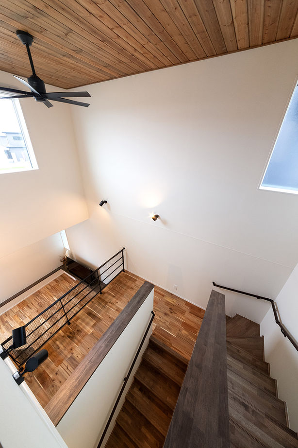 タカノホーム 【2160万円/スキップフロア/間取り図】明るく開放的な吹き抜けと遊び心ある中2階、木の香りに包まれる家の建築実例画像7