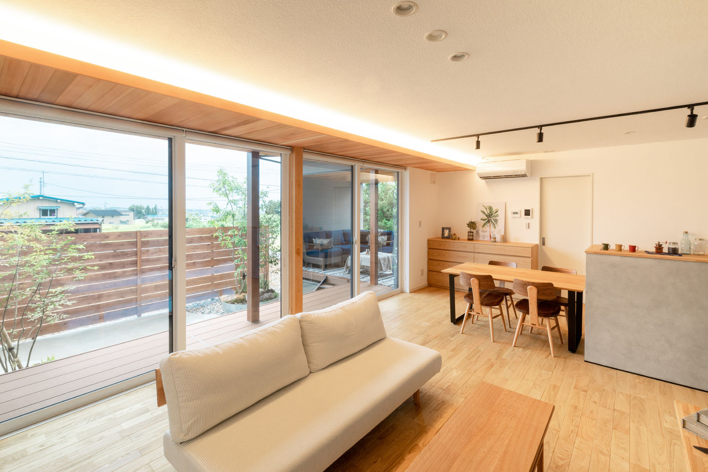 タカノホーム 【魚津市/4LDK/33坪/耐震等級3】納得の性能で毎日を楽しむ、セミオープンなアウトドアリビングのある家の建築実例画像3