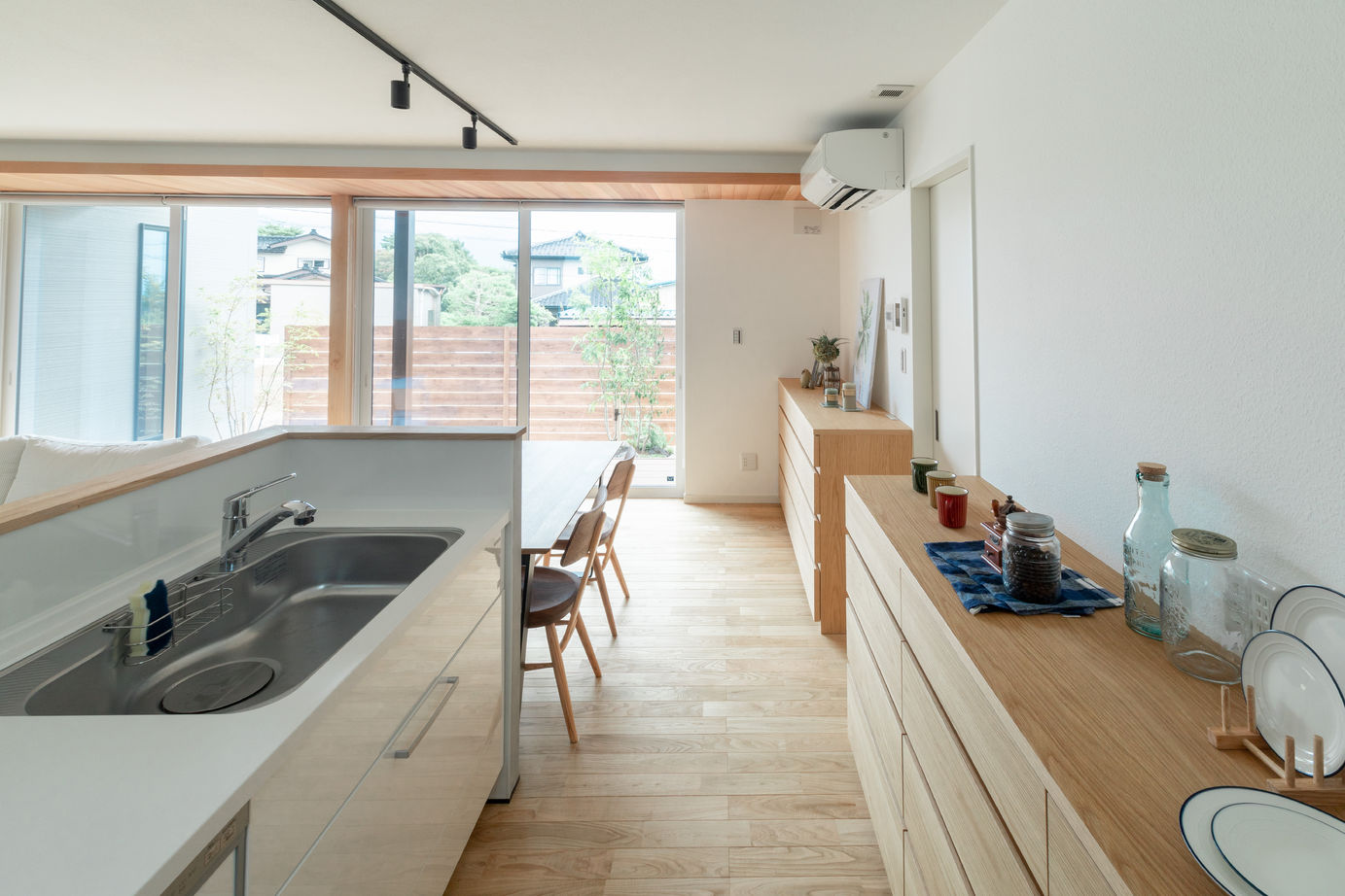 タカノホーム 【魚津市/4LDK/33坪/耐震等級3】納得の性能で毎日を楽しむ、セミオープンなアウトドアリビングのある家の建築実例画像5