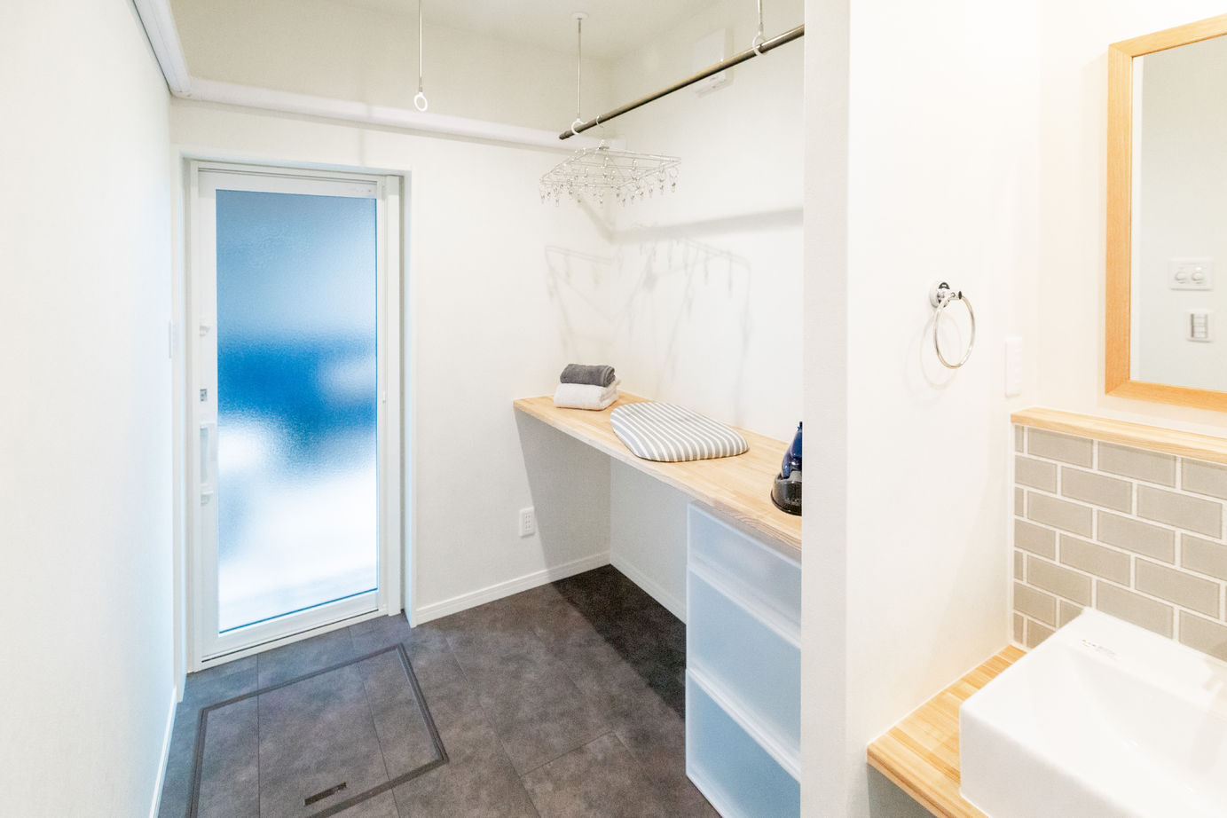 タカノホーム 【魚津市/4LDK/33坪/耐震等級3】納得の性能で毎日を楽しむ、セミオープンなアウトドアリビングのある家の建築実例画像6