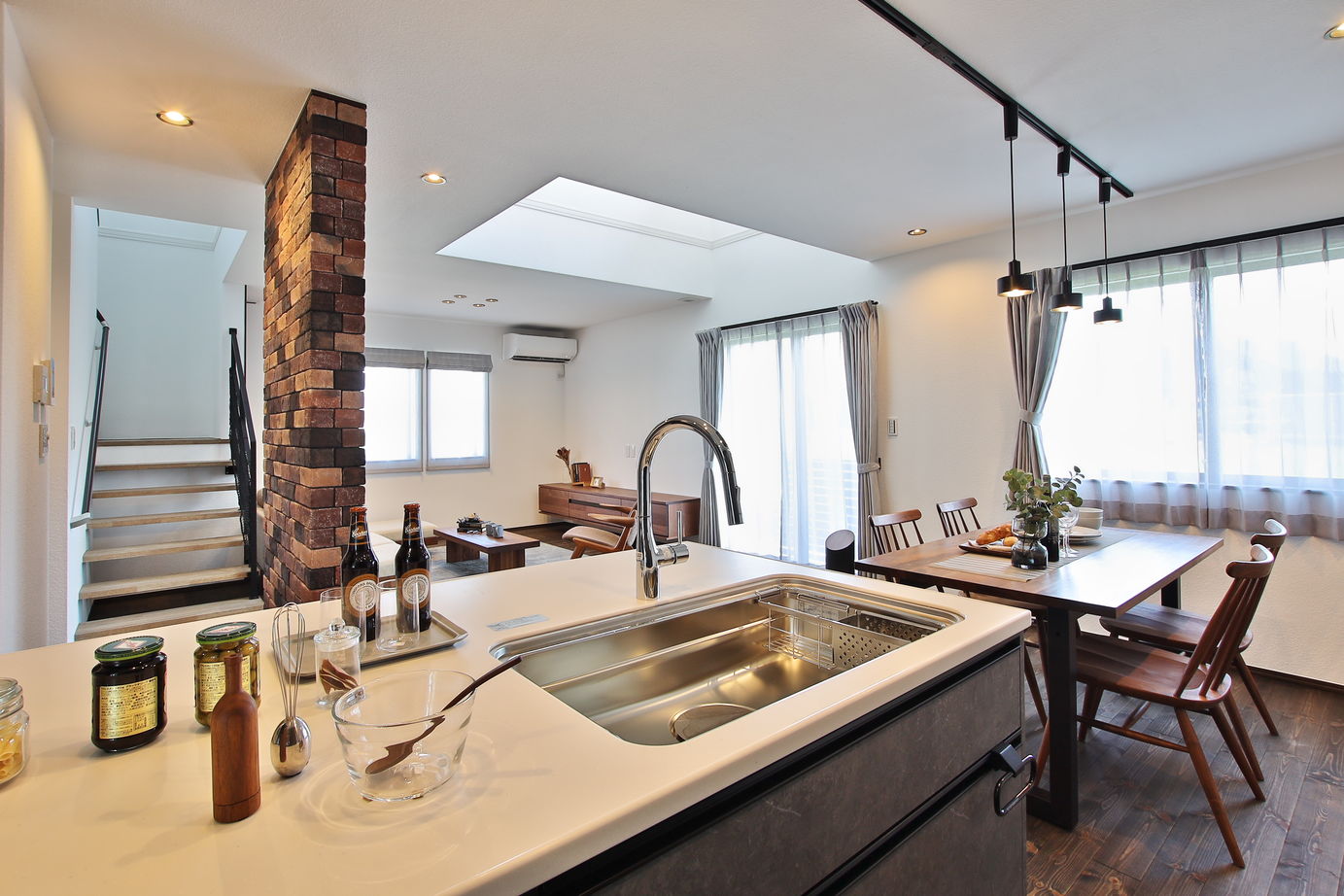 タカノホーム 【36坪/3LDK/制震装置/W断熱】和風の外観×ブルックリンスタイルな内観、安心と快適さを盛り込んだ明るい家の建築実例画像5