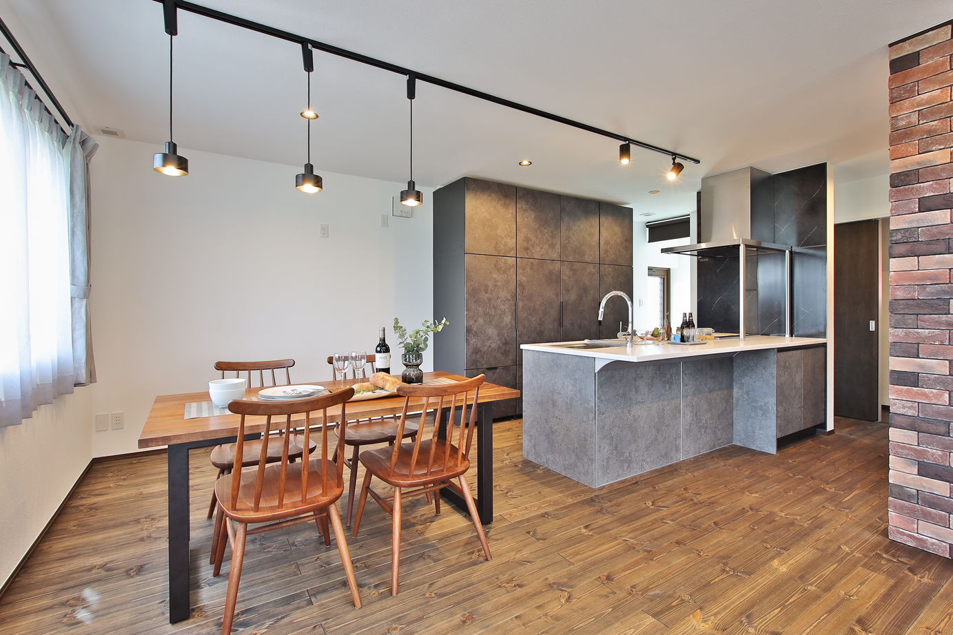 タカノホーム 【36坪/3LDK/制震装置/W断熱】和風の外観×ブルックリンスタイルな内観、安心と快適さを盛り込んだ明るい家の建築実例画像6