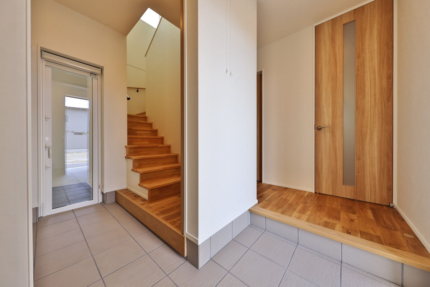 タカノホーム 【2000万円台/40坪台/4LDK/2階建て/間取り図】愛車を2台格納できるインナーガレージがあるこだわりの家の建築実例画像3