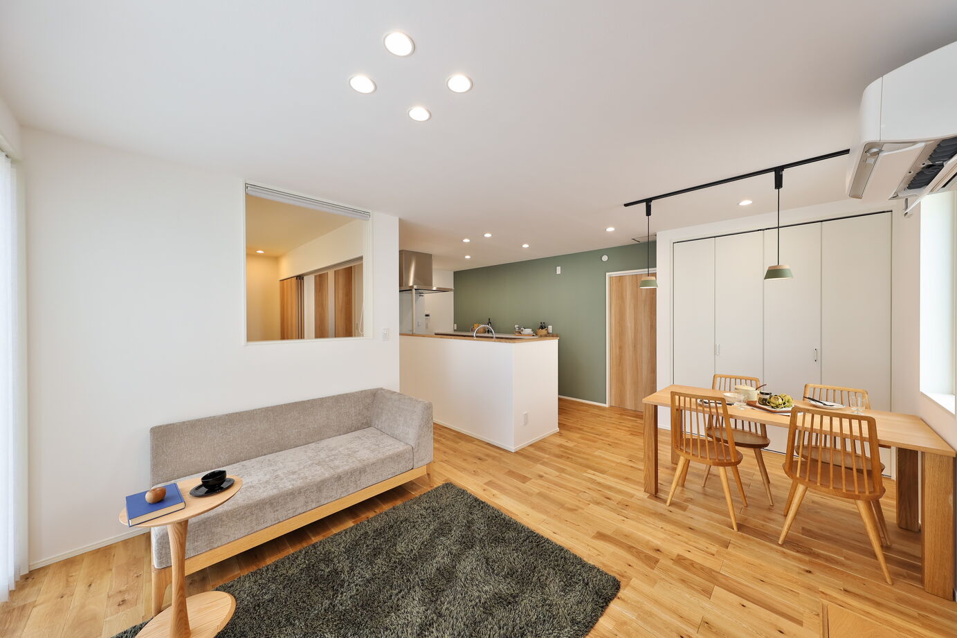 タカノホーム 【2000万円台/40坪台/4LDK/2階建て/間取り図】愛車を2台格納できるインナーガレージがあるこだわりの家の建築実例画像4