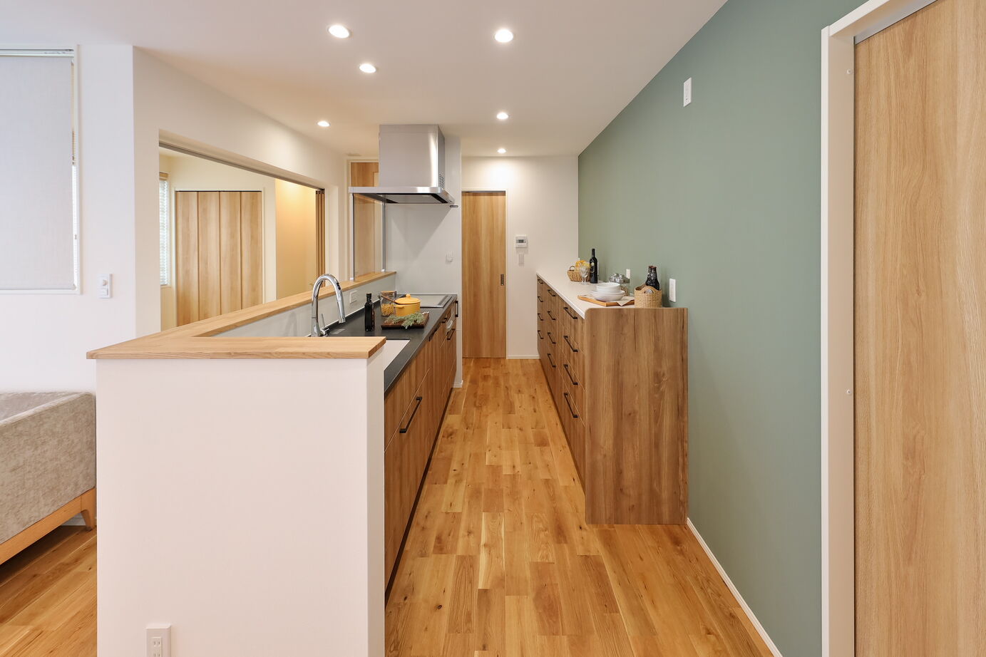 タカノホーム 【2000万円台/40坪台/4LDK/2階建て/間取り図】愛車を2台格納できるインナーガレージがあるこだわりの家の建築実例画像5