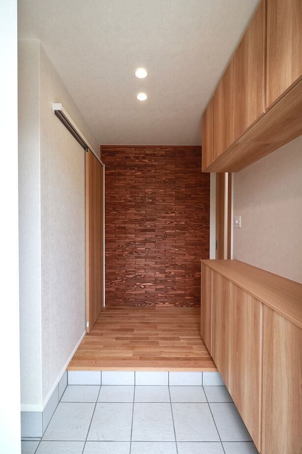 タカノホーム 【2000万円台/30坪台/3LDK/2階建て/吹き抜け】吹き抜けからの明るい光が差し込む、快適なリビングがある家の建築実例画像10