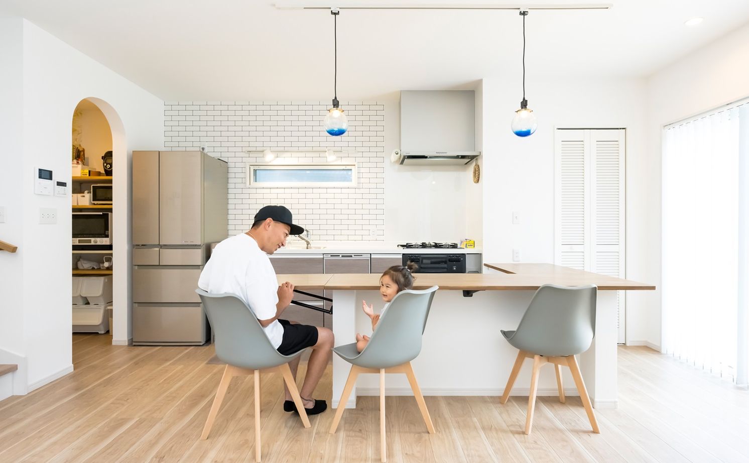 一級建築士事務所　日本住宅（室澤工務店） 【厚木市/吹抜け/間取り図有】吹抜けとカバードポーチで開放感あふれるカリフォルニアスタイルの家の建築実例画像3