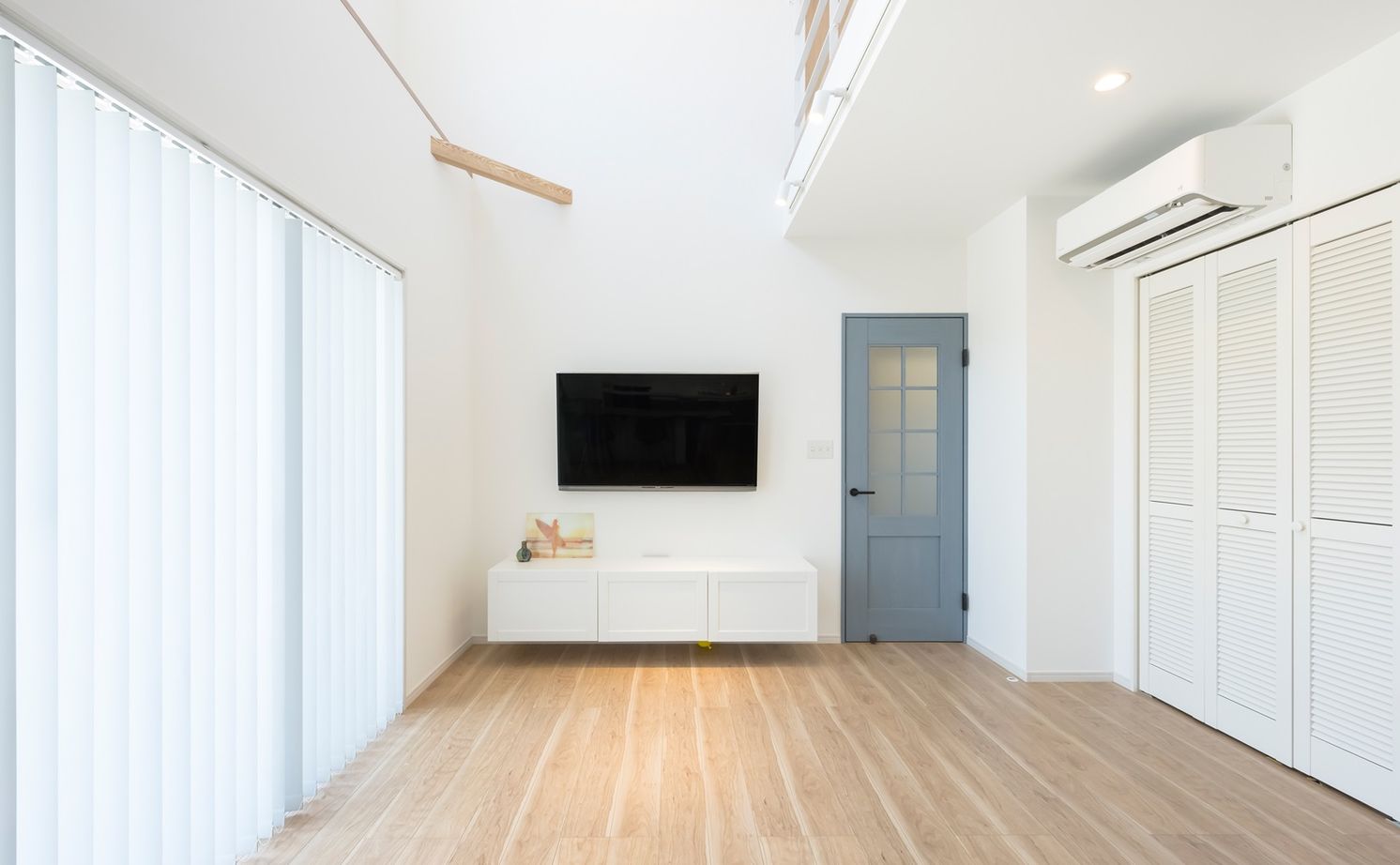 一級建築士事務所　日本住宅（室澤工務店） 【厚木市/吹抜け/間取り図有】吹抜けとカバードポーチで開放感あふれるカリフォルニアスタイルの家の建築実例画像5