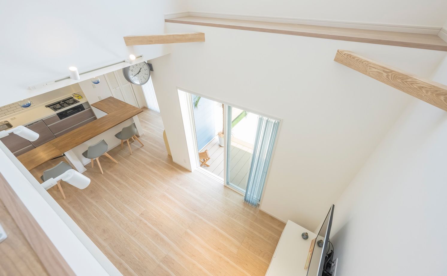 一級建築士事務所　日本住宅（室澤工務店） 【厚木市/吹抜け/間取り図有】吹抜けとカバードポーチで開放感あふれるカリフォルニアスタイルの家の建築実例画像11