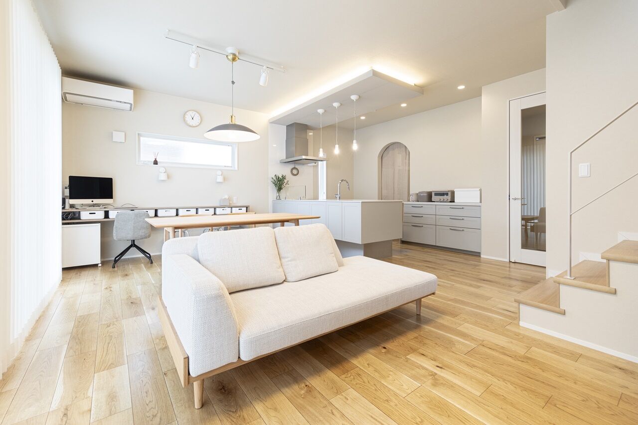 一級建築士事務所　日本住宅（室澤工務店） 【2000万円台/間取り図有】こだわりの回遊動線で家事がラクラク！開放的で温かみのある住まいの建築実例画像2