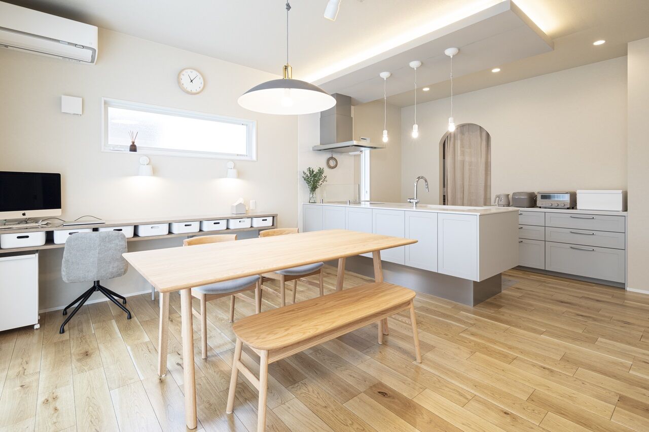 一級建築士事務所　日本住宅（室澤工務店） 【2000万円台/間取り図有】こだわりの回遊動線で家事がラクラク！開放的で温かみのある住まいの建築実例画像3