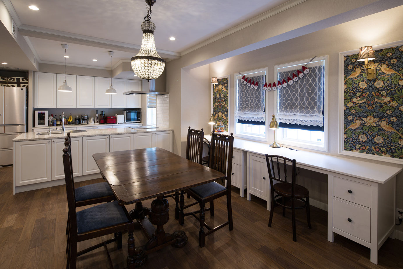 三菱地所ホーム 【狭小地／20坪台】敷地28坪のおしゃれな西欧風の家　3階建てを活かし吹抜けとビルトインガレージも実現の建築実例画像4