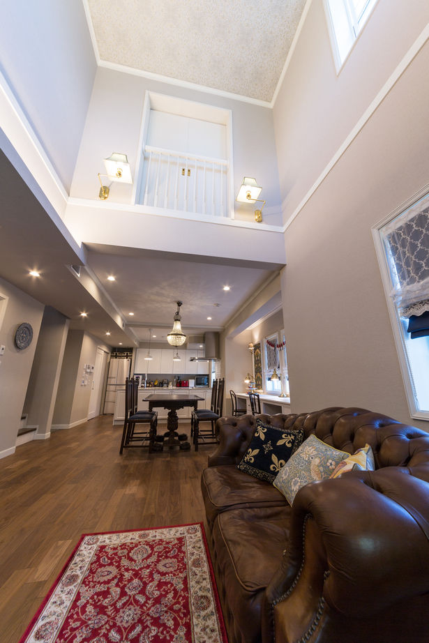 三菱地所ホーム 【狭小地／20坪台】敷地28坪のおしゃれな西欧風の家　3階建てを活かし吹抜けとビルトインガレージも実現の建築実例画像5