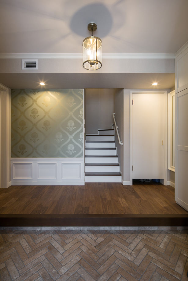 三菱地所ホーム 【狭小地／20坪台】敷地28坪のおしゃれな西欧風の家　3階建てを活かし吹抜けとビルトインガレージも実現の建築実例画像9