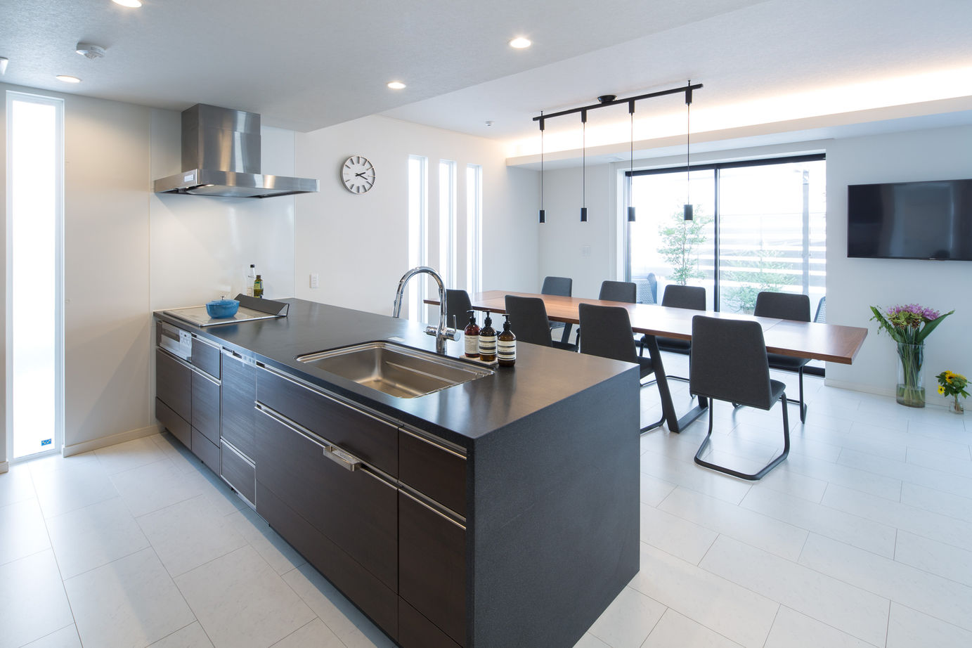 三菱地所ホーム テラスと一つの空間につながる大空間のLDK。光と風、緑を日々愉しめる上質でおしゃれな暮らしの建築実例画像6