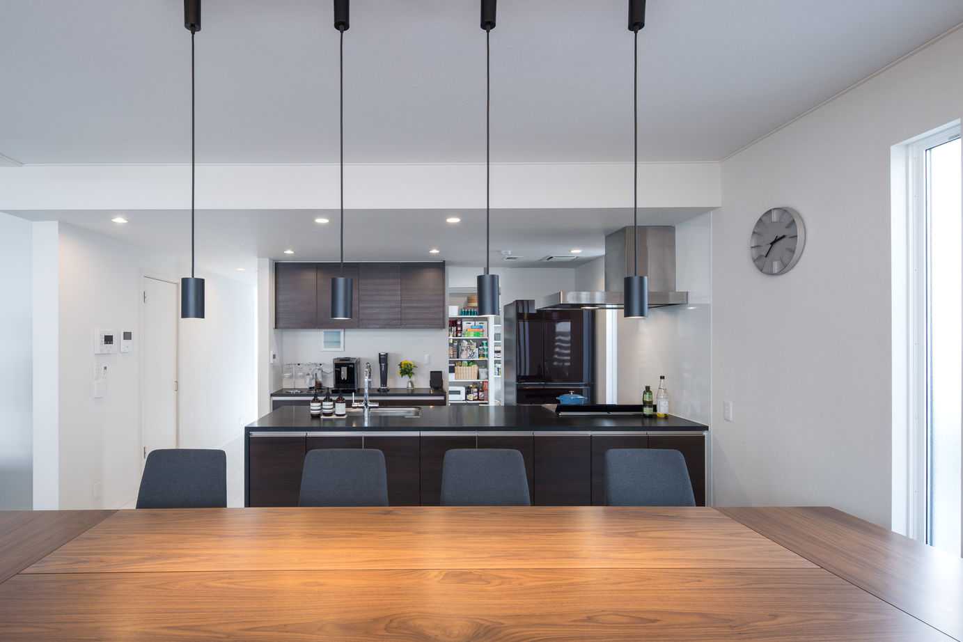 三菱地所ホーム テラスと一つの空間につながる大空間のLDK。光と風、緑を日々愉しめる上質でおしゃれな暮らしの建築実例画像14