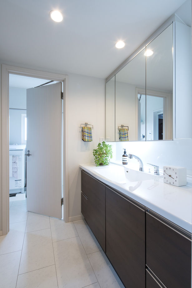 三菱地所ホーム テラスと一つの空間につながる大空間のLDK。光と風、緑を日々愉しめる上質でおしゃれな暮らしの建築実例画像18