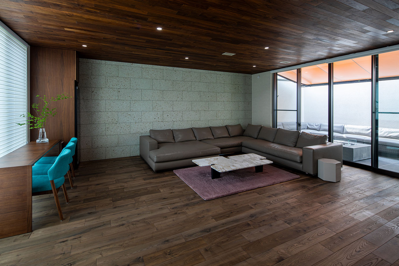 三菱地所ホーム 都市の喧騒を忘れさせるプライベートリゾート空間。容積緩和を生かして3階建てを実現の建築実例画像2