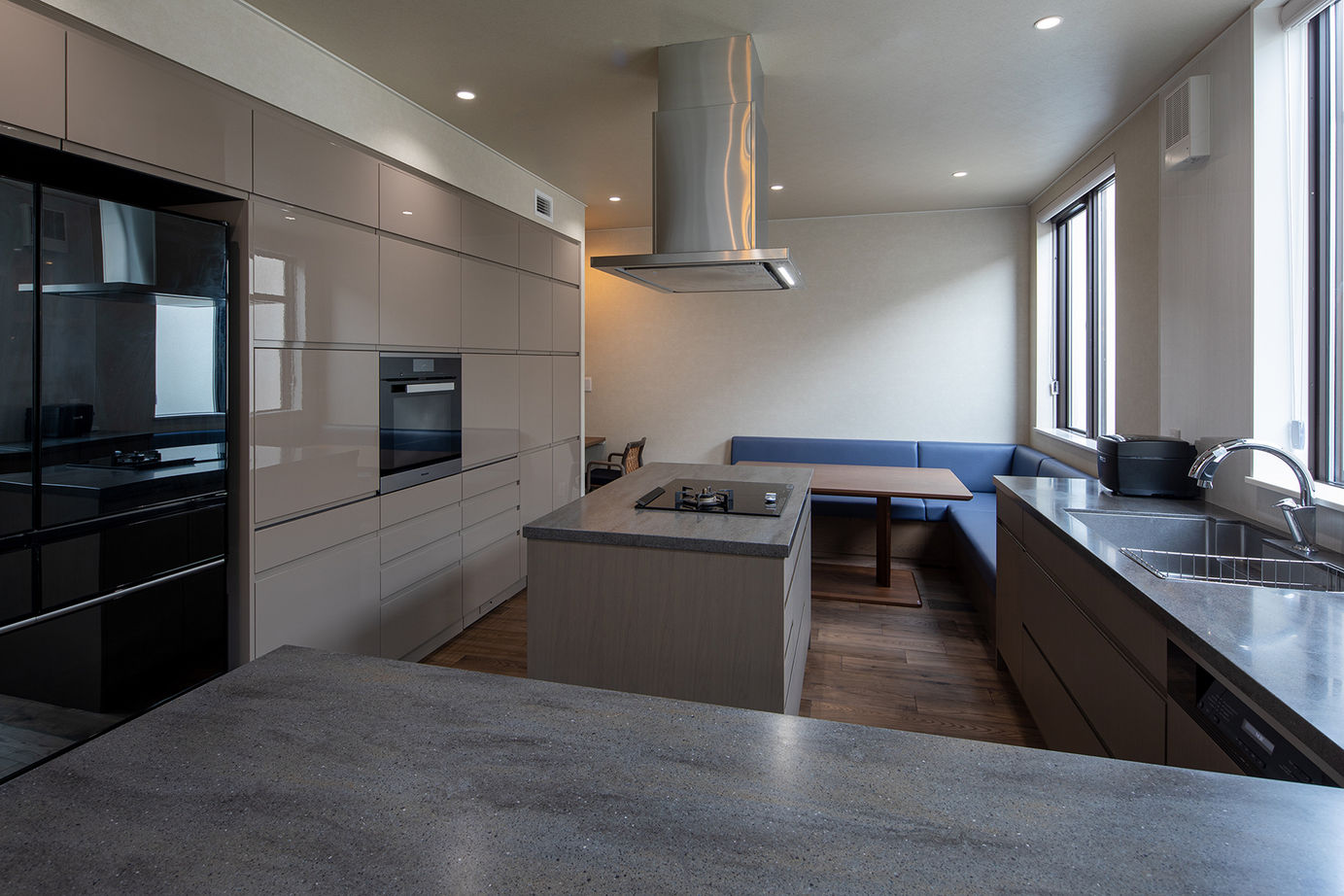 三菱地所ホーム 都市の喧騒を忘れさせるプライベートリゾート空間。容積緩和を生かして3階建てを実現の建築実例画像4