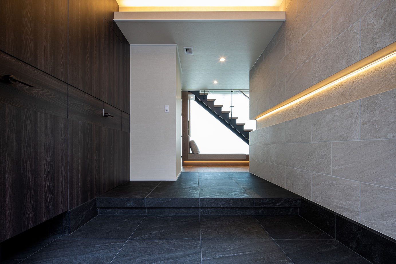 三菱地所ホーム 都市の喧騒を忘れさせるプライベートリゾート空間。容積緩和を生かして3階建てを実現の建築実例画像8