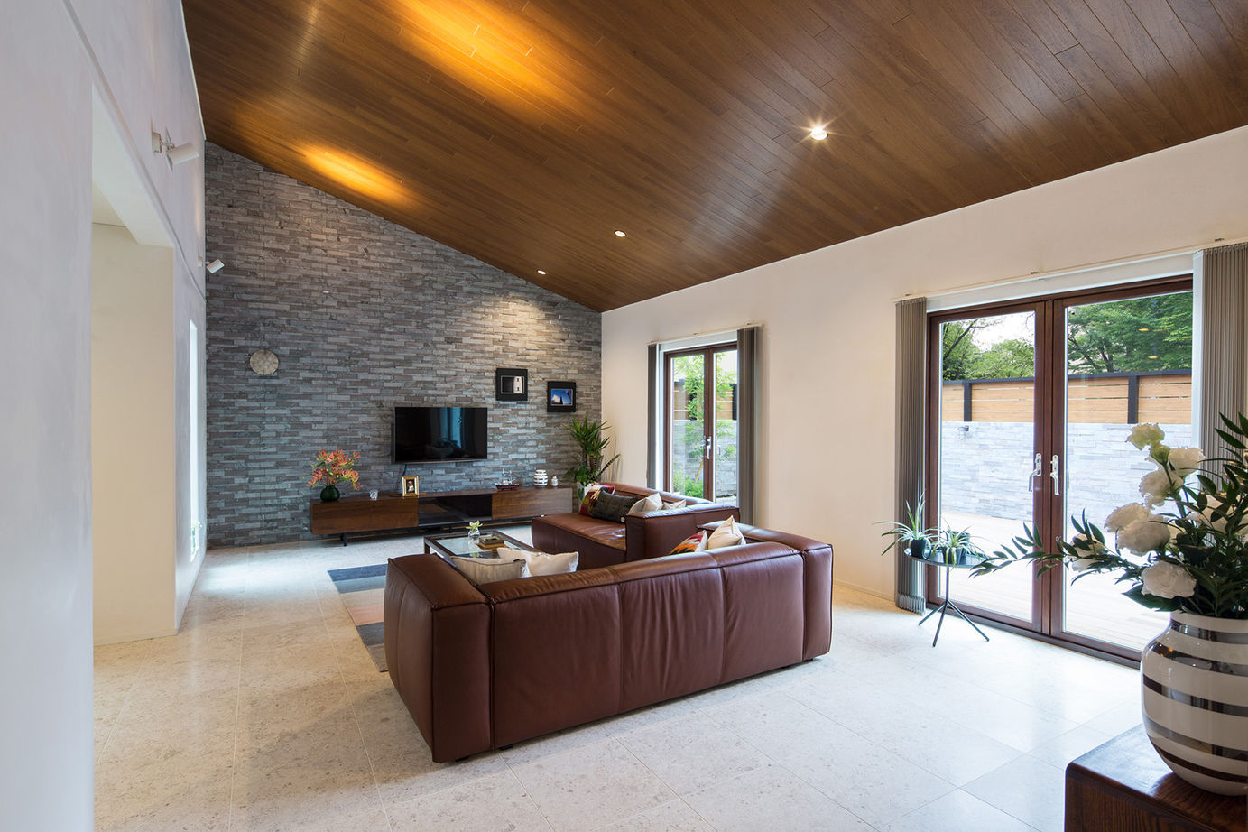 三菱地所ホーム リビングの大空間を実現した平屋風2階建て。全館空調で24時間換気しながら室内は季節を問わず快適の建築実例画像4