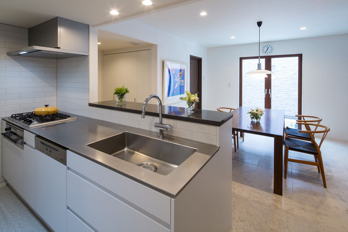 三菱地所ホーム リビングの大空間を実現した平屋風2階建て。全館空調で24時間換気しながら室内は季節を問わず快適の建築実例画像5