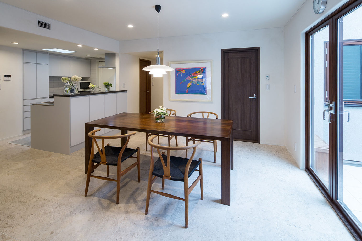 三菱地所ホーム リビングの大空間を実現した平屋風2階建て。全館空調で24時間換気しながら室内は季節を問わず快適の建築実例画像6