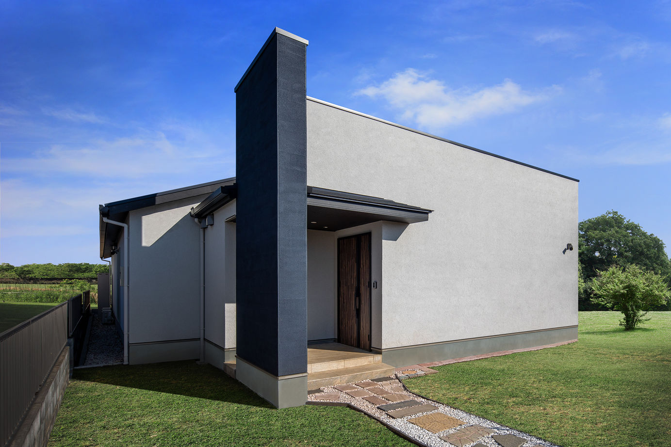 三菱地所ホーム アート感覚あふれるモダンな平屋。あまりの心地よさに、つい長居する来客が多い住まいの建築実例画像3