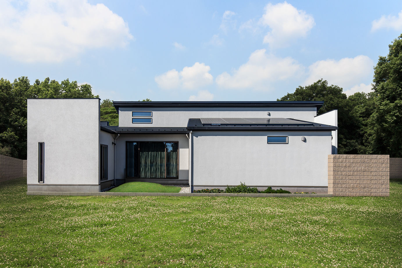 三菱地所ホーム アート感覚あふれるモダンな平屋。あまりの心地よさに、つい長居する来客が多い住まいの建築実例画像4