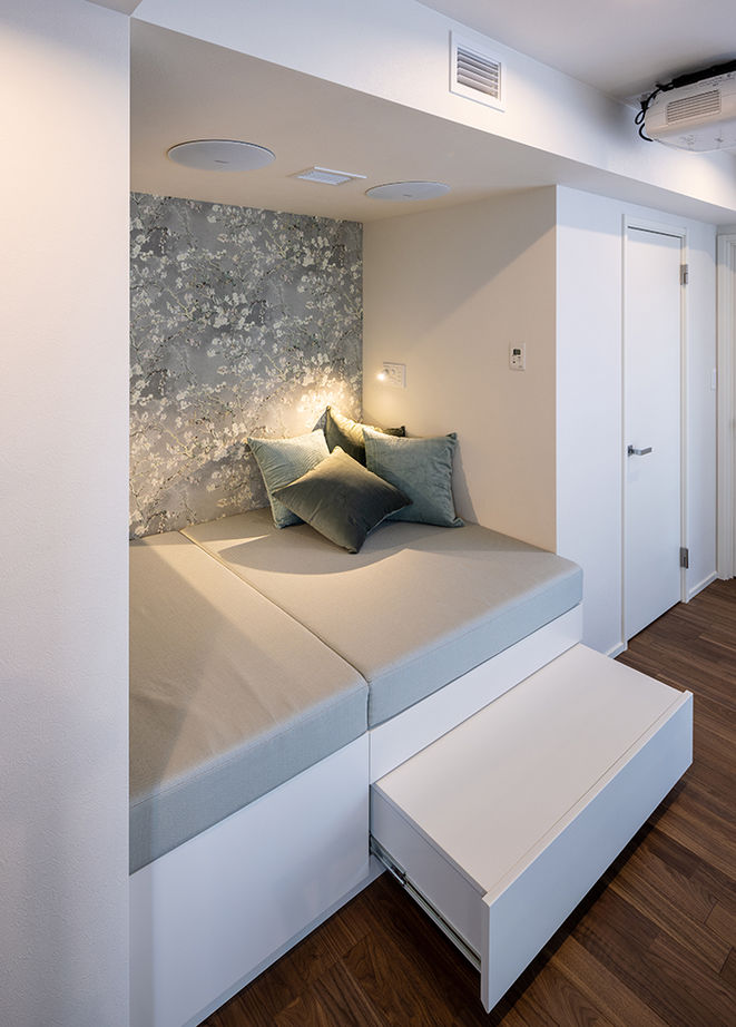 三菱地所ホーム タイルやウォルナットなど、多彩な素材が溶け合う上質な佇まい。映像を投影できる吹抜けで暮らしを愉しむの建築実例画像12