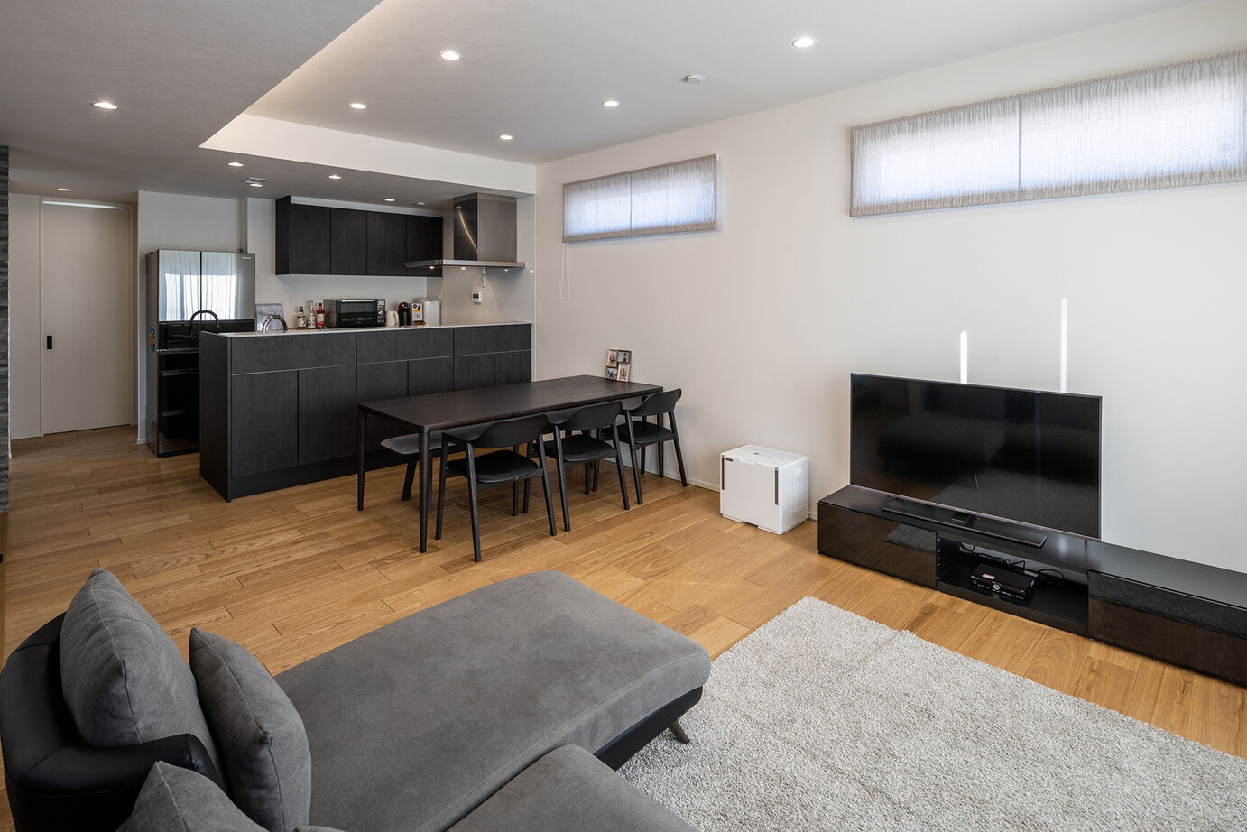 三菱地所ホーム 3階まで繋がる鉄骨階段の造形美。シックで落ち着くモダンインテリアに包まれて暮らすの建築実例画像5