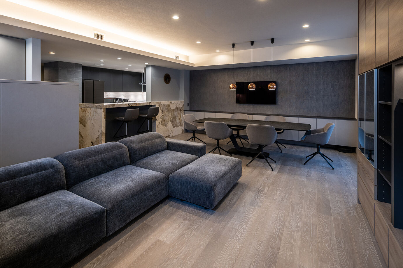 三菱地所ホーム 光、影の空間演出。技術と美が魅了する、都市の屋上付き3階建てのガレージ付き邸宅の建築実例画像5