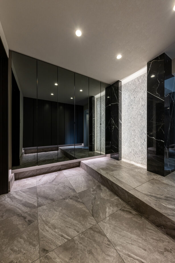 三菱地所ホーム 光、影の空間演出。技術と美が魅了する、都市の屋上付き3階建てのガレージ付き邸宅の建築実例画像8