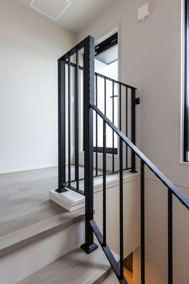 三菱地所ホーム 光、影の空間演出。技術と美が魅了する、都市の屋上付き3階建てのガレージ付き邸宅の建築実例画像12