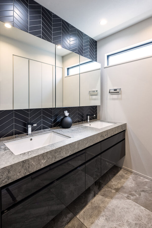 三菱地所ホーム 光、影の空間演出。技術と美が魅了する、都市の屋上付き3階建てのガレージ付き邸宅の建築実例画像16