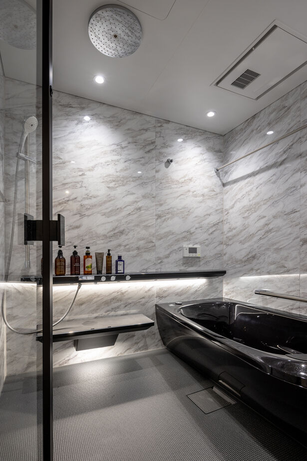 三菱地所ホーム 光、影の空間演出。技術と美が魅了する、都市の屋上付き3階建てのガレージ付き邸宅の建築実例画像18