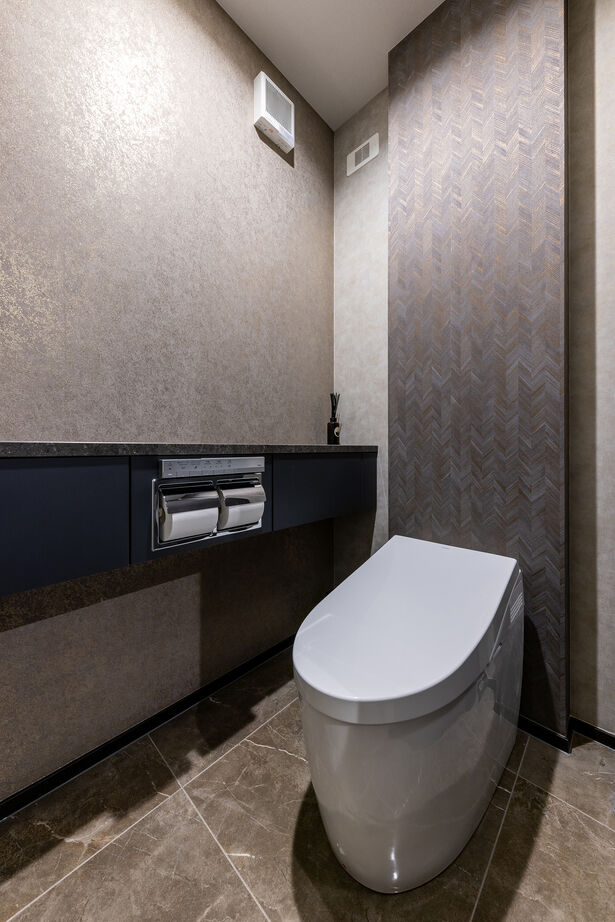 三菱地所ホーム 光、影の空間演出。技術と美が魅了する、都市の屋上付き3階建てのガレージ付き邸宅の建築実例画像20