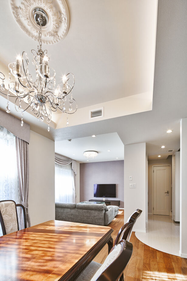 三菱地所ホーム ラグジュアリーホテルのような心地よさ。クラシカルでエレガントな邸宅の建築実例画像2