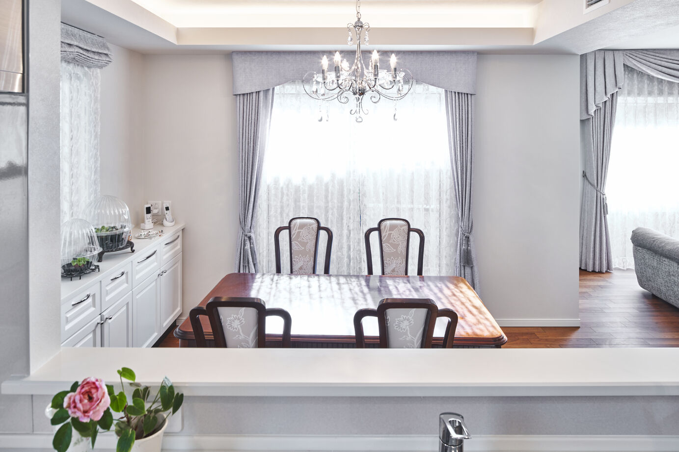 三菱地所ホーム ラグジュアリーホテルのような心地よさ。クラシカルでエレガントな邸宅の建築実例画像5