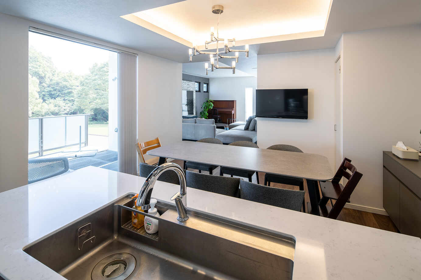 三菱地所ホーム 内と外、地下と地上、モダンと伝統。つながる心地よさが家族を笑顔にする3層の家の建築実例画像5