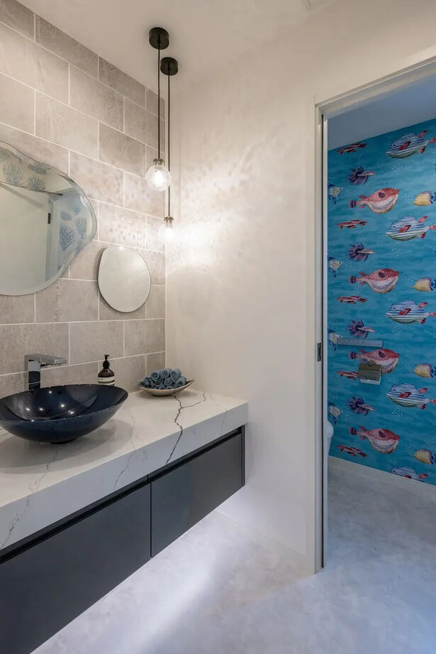 三菱地所ホーム 色鮮やかな空間が都市の喧騒を忘れさせる、リゾートフルな3階建てのガレージ付き邸宅の建築実例画像9