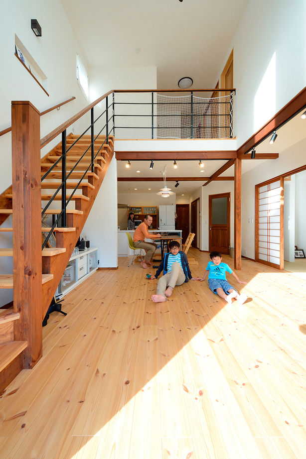 アイジースタイルハウス 外観一体型のガレージハウス／クールなシンプルモダンな家。「健康的に暮らせる家を建てたくて決めました」の建築実例画像2