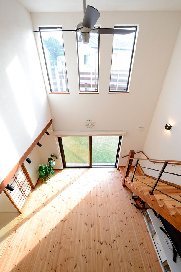 アイジースタイルハウス 外観一体型のガレージハウス／クールなシンプルモダンな家。「健康的に暮らせる家を建てたくて決めました」の建築実例画像3