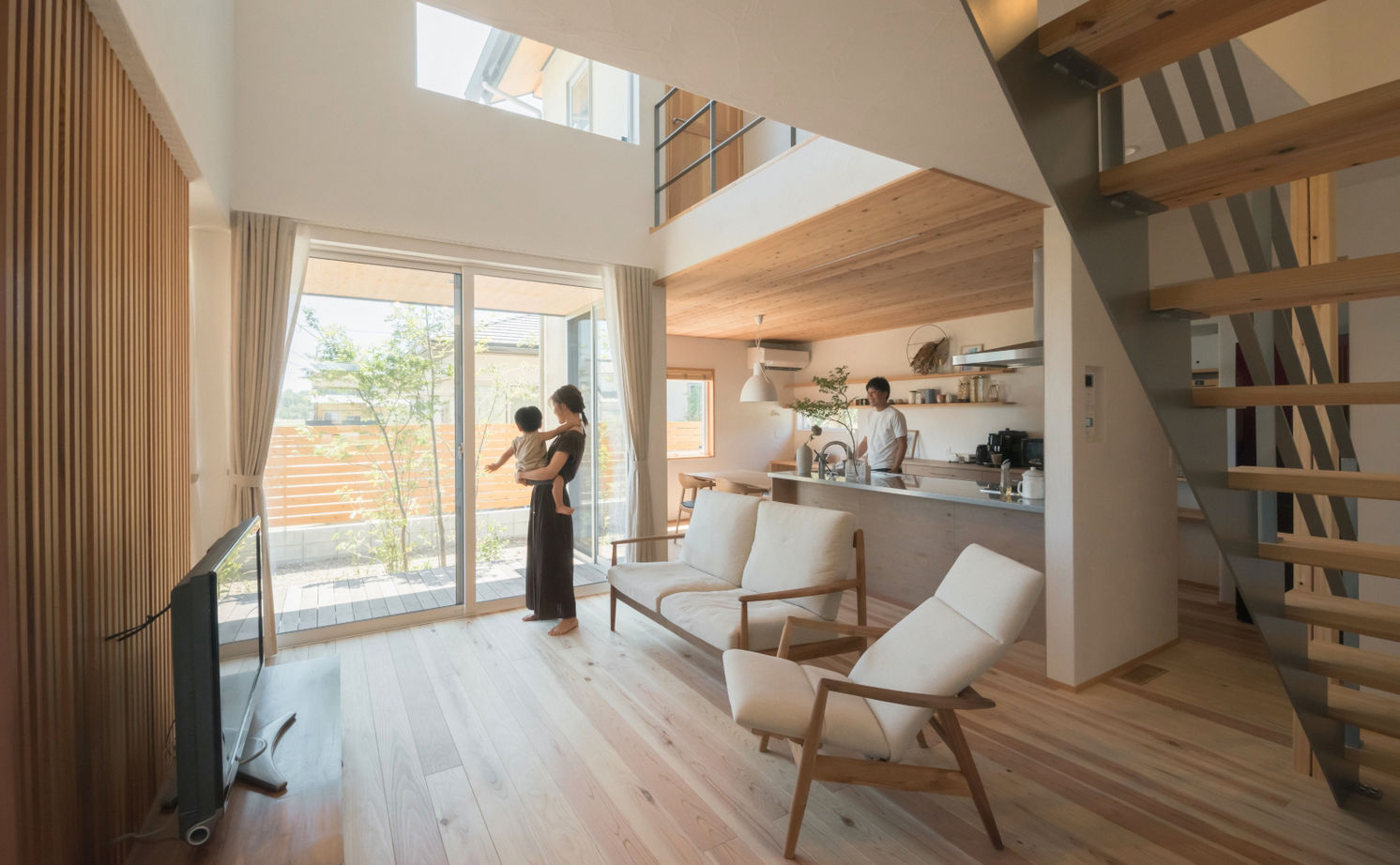 アイジースタイルハウス 【自然素材×シンプル】庭に面した窓を大きく、仕切りは少なく。外と、家族と、シームレスにつながる家の建築実例画像2