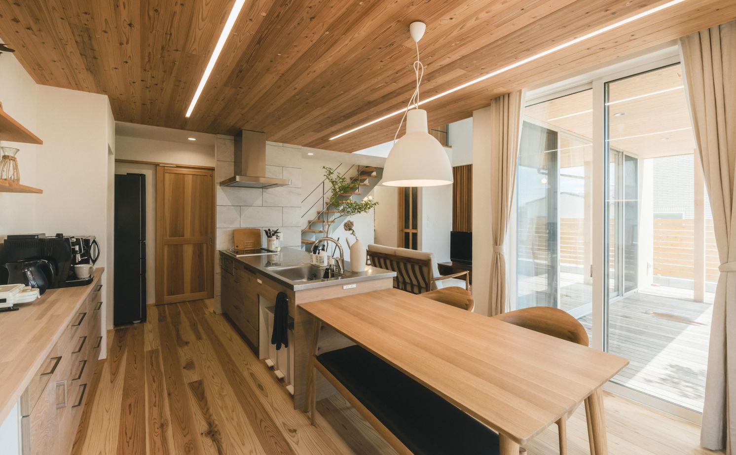 アイジースタイルハウス 【自然素材×シンプル】庭に面した窓を大きく、仕切りは少なく。外と、家族と、シームレスにつながる家の建築実例画像5