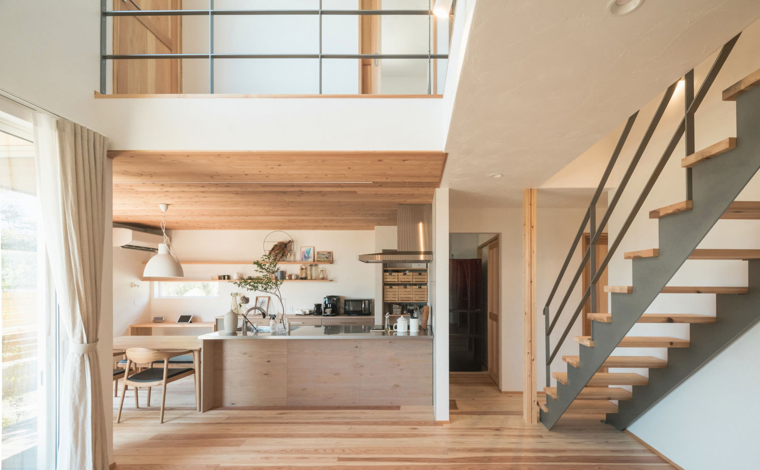 アイジースタイルハウス 【自然素材×シンプル】庭に面した窓を大きく、仕切りは少なく。外と、家族と、シームレスにつながる家の建築実例画像7