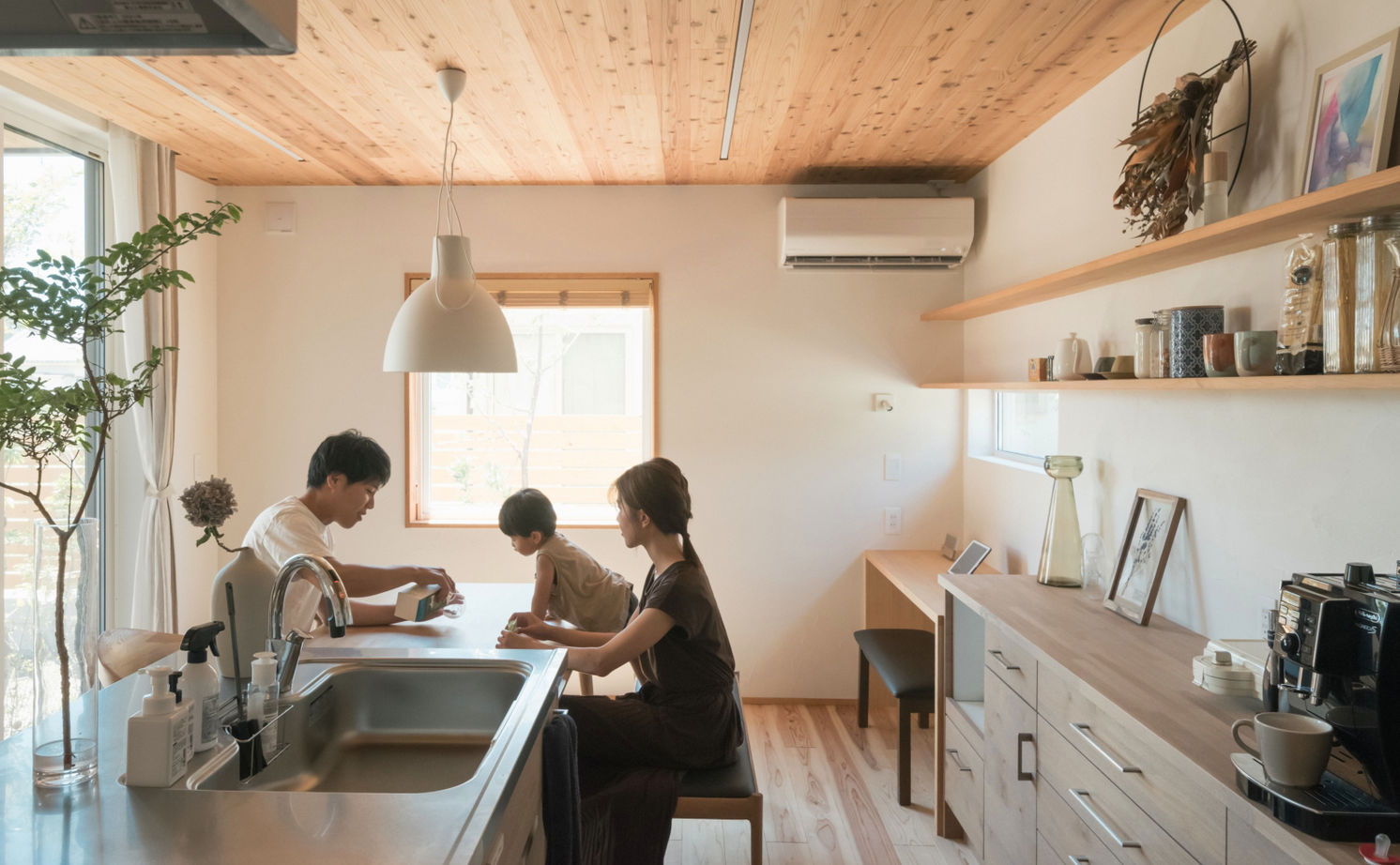 アイジースタイルハウス 【自然素材×シンプル】庭に面した窓を大きく、仕切りは少なく。外と、家族と、シームレスにつながる家の建築実例画像10