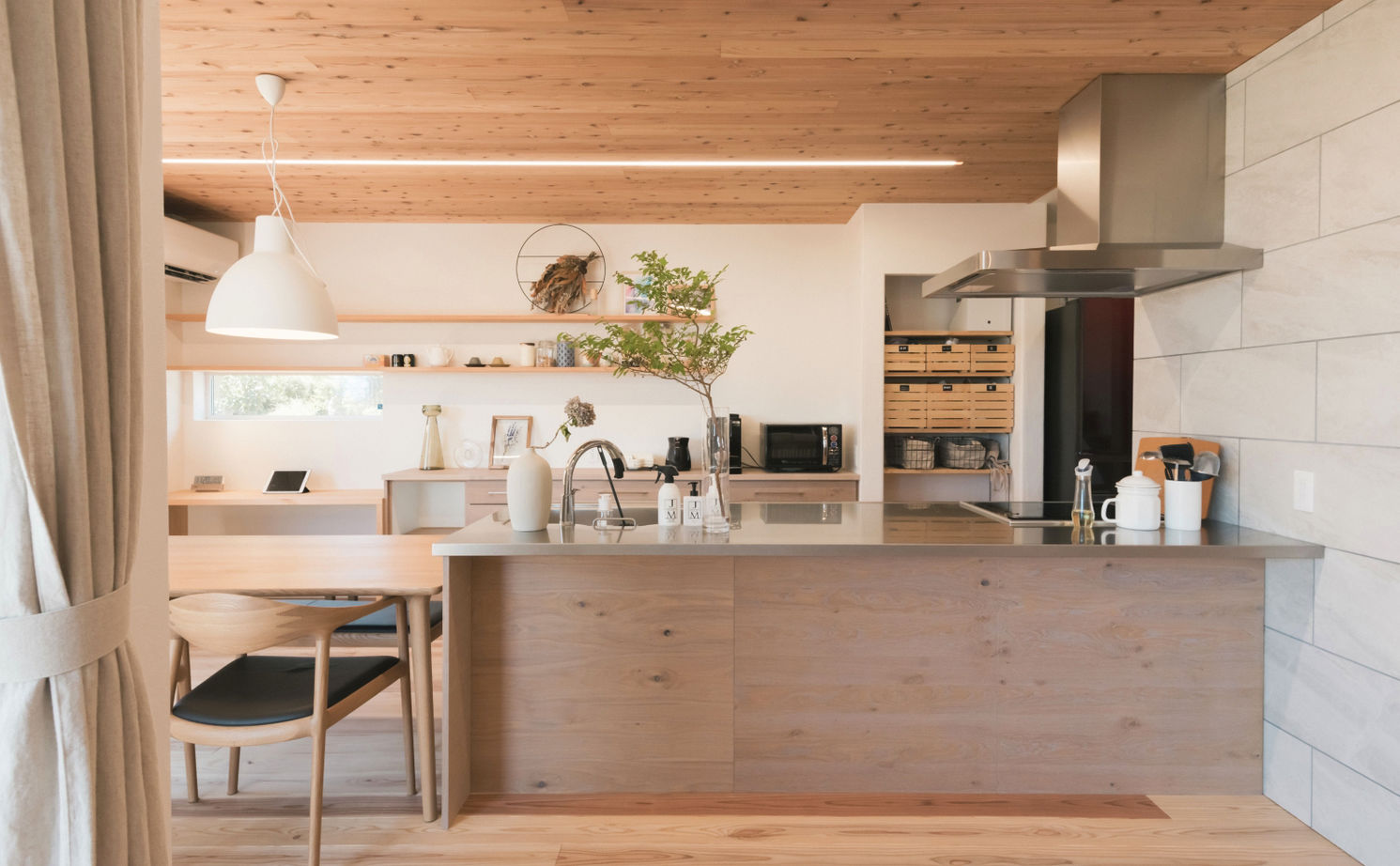 アイジースタイルハウス 【自然素材×シンプル】庭に面した窓を大きく、仕切りは少なく。外と、家族と、シームレスにつながる家の建築実例画像11