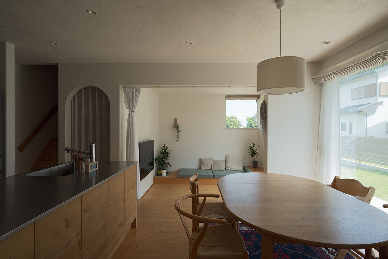 アイジースタイルハウス 【平屋風の間取り×20坪台×コンパクト】大きな三角屋根がシンボル！平屋のように暮らせる2階建ての建築実例画像2