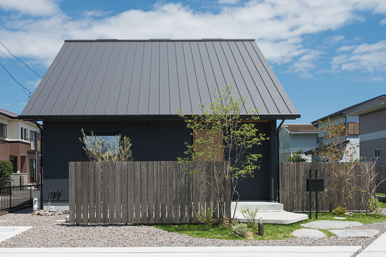 アイジースタイルハウス 【平屋風の間取り×20坪台×コンパクト】大きな三角屋根がシンボル！平屋のように暮らせる2階建ての建築実例画像4